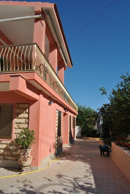 La Rosa Del Deserto Bed and Breakfast Scicli Eksteriør billede